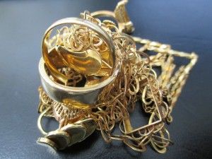 大吉小山店で買取した貴金属の画像です