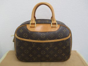 大吉小山店で買取したブランド品の画像です