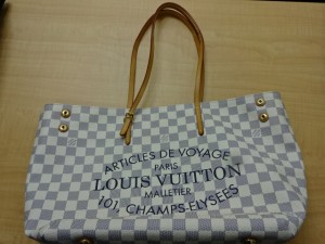 大吉 調布店でヴィトン(LV)のバッグを買取致しました。