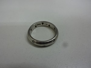 ティファニーのドッツリングです