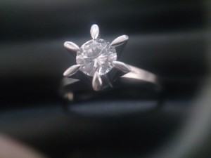 ダイヤモンド高額査定実施中! 鈴鹿市で地域No.1高価買取宣言中の大吉イオンタウン鈴鹿店です。