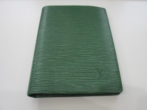 松江市のお客様からヴィトンのカードケースを買取致しました。大吉松江店