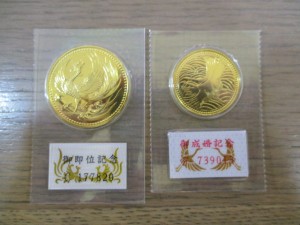 大吉 武蔵小金井店 御即位 ご成婚記念 金貨の画像です。