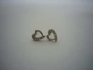 ダイヤのピアスをセンター北にお住まいのお客様からお売りいただきました。|大吉センター北店