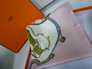 城南区のお客様からエルメスのスカーフをお買取りしました。大吉七隈四ツ角店