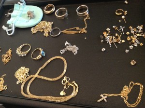 金相場はまだまだ奮闘中!売るなら大吉浜松店でご検討くださいませ。