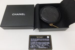 ブランドCHANELコインケース金金具