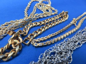 金 プラチナのアクセサリーなら大吉尼崎店にて高価買取中