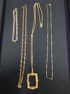 金のネックレスを高価買取している大吉長崎屋小樽店です。