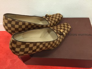 ヴィトン パンプス イオンタウン諏訪の森