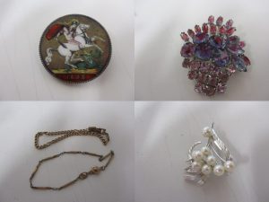 金色、銀色、赤茶色、黒ずんだもの。貴金属を無料査定するなら大吉　稲毛店です。貴金属以外にも金、プラチナ、銀、貴金属、色石、古銭、時計、ブランド、切手、金券、カメラ、携帯、テレカ等等幅広く無料査定しているのが大吉稲毛店。「貴金属」「無料査定」「松戸」で検索 貴金属を買取る、大吉　稲毛店です。当店では貴金属以外にもダイヤモンド、色石、貴金属、古銭、時計、ブランド、切手、金券、カメラ、携帯、テレカ等等幅広くお買取しています。