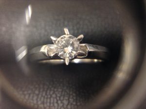 ダイヤモンドを売るなら大吉浜松店。高価買取致します。