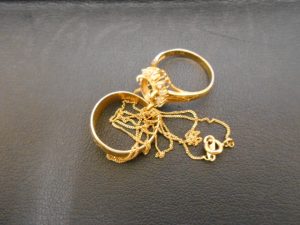 春日市の皆様金のご査定は大橋店に0627