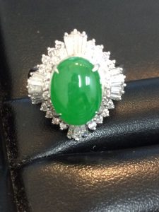 篠山市のお客様より、宝石（ヒスイ,翡翠）のお買取りを致しました。