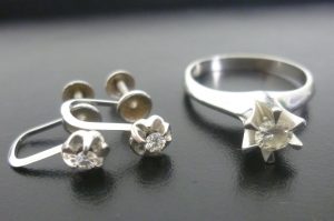 プラチナリング イヤリング メレD