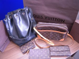 LV　バッグ　財布　ポーチ　モノグラム　エピ