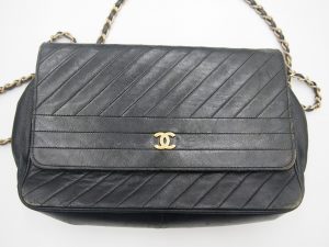 大吉鶴見店はヴィンテージシャネルのチェーンショルダーをお買取り致しました。