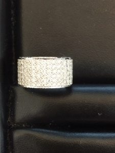 三木よりお越しのお客様より、ダイヤモンド(ダイアモンド)付きリングを買取りました。