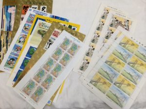 記念切手をお買取りしました。八幡市の大吉フレンドマート八幡一ノ坪店