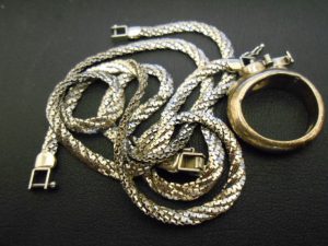 貴金属のご査定は大橋店へ