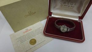 オメガ　手巻き時計