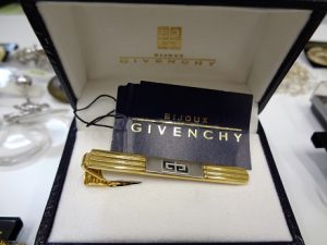 伊勢崎市のお客様よりジバンシータイピンを買取ました！