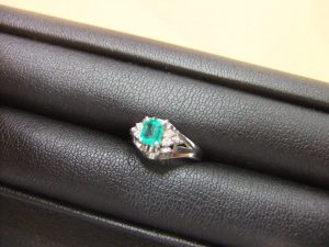 エメラルドの高価買取なら大吉イオンタウン仙台泉大沢へ