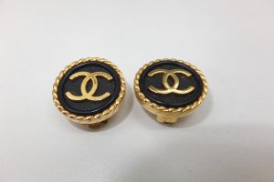ブランドイヤリング金色CHANEL