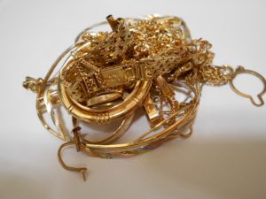 千切れた金のアクセサリー査定なら大吉松戸店へ