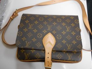 使わなっくなったヴィトンをJR八尾店で買取した。八尾店はJR柏原、志紀、久宝寺、加美の近くです。