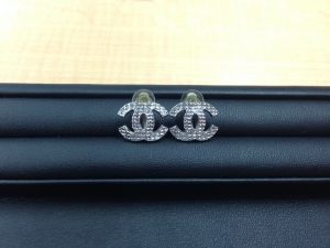 西区の方もシャネルのアクセサリーを売るなら、札幌中央区の買取専門店大吉円山公園店にお持ち下さい。