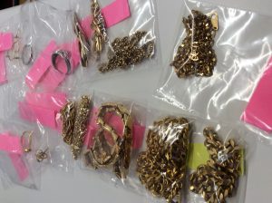 買取専門店大吉京都西院店では金のネックレスの買取をしております。金以外の貴金属の買取もしております。