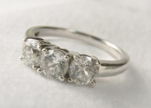 ダイヤモンドのお買取りは大吉中野店にお任せください。