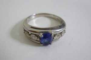 Pt900リング　サファイヤ0.91ｃｔ　メレD0.36ｃｔ　5 (1)