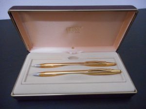 京都より、CROSS(クロス)のボールペンセットを買取りました。大吉キッピ―モール三田