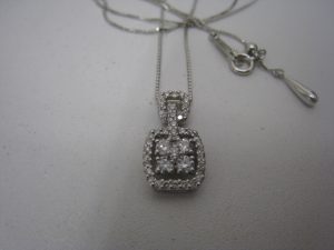 茅ヶ崎にお住まいのお客様からダイヤモンドネックレスを買取りしています。