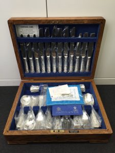 カトラリーセットも高価買取りの大吉　横須賀中央店