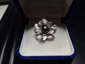 ブラックパール ブローチ