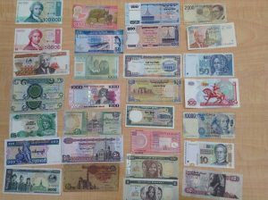 世界中の外国紙幣が買取可能。コインもOK!!大吉フレンドマート八幡一ノ坪店☆