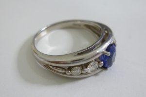 Pt900リング　サファイヤ0.91ｃｔ　メレD0.36ｃｔ　5 (2)