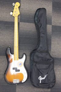 フェンダー　ベース