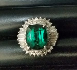 鶴ヶ峰で色石の買取は大吉四季の森店にお任せください。