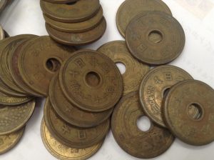 %e5%a4%a7%e5%90%89%e3%81%af%e3%81%94%e7%b8%81%e3%82%92%e5%a4%a7%e5%88%87%e3%81%ab%e3%81%97%e3%81%be%e3%81%99%ef%bc%81%e3%81%aa%e3%81%ae%e3%81%a75%e5%86%86%e7%a1%ac%e8%b2%a8%e3%82%82%e8%b2%b7%e5%8f%96