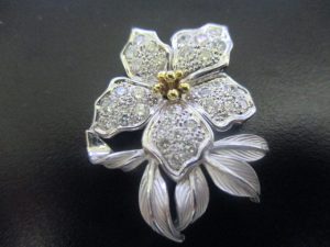 18金ブローチお買取りしました!大吉久留米店です