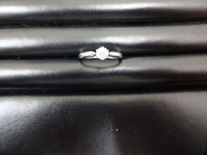 JR八尾店の朝一お買取はダイヤのリングです。