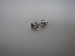 茅ヶ崎にお住まいのお客様からピアスを買取りしています。