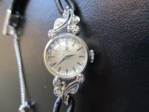 大吉 武蔵小金井店 アンティーク オメガ 手巻時計の画像です。