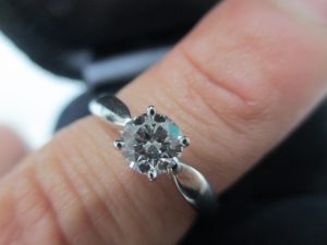 ダイヤを売るなら大吉稲毛店まで！