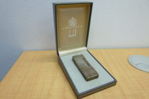 %e3%83%80%e3%83%b3%e3%83%92%e3%83%ab-dunhill-%e3%83%a9%e3%82%a4%e3%82%bf%e3%83%bc-%e9%8a%80%e8%89%b2-1