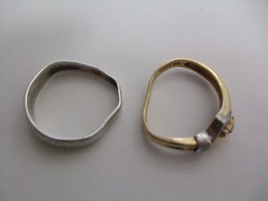 曲がったリング/貴金属もお買取ります。買取専門店大吉ゆめタウン中津店。